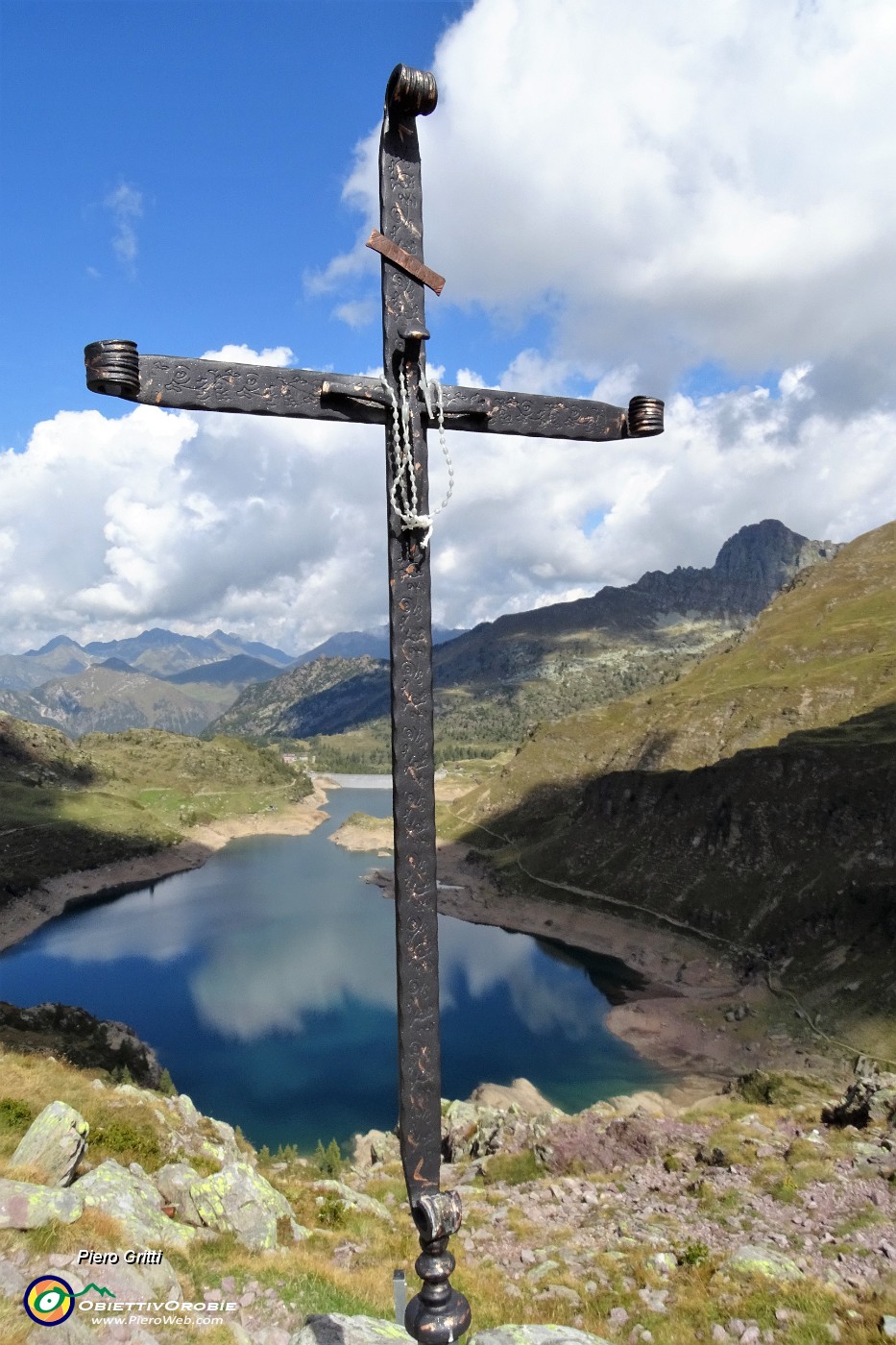 41 Laghi Gemelli dall'omonimo Passo (2131 m).JPG